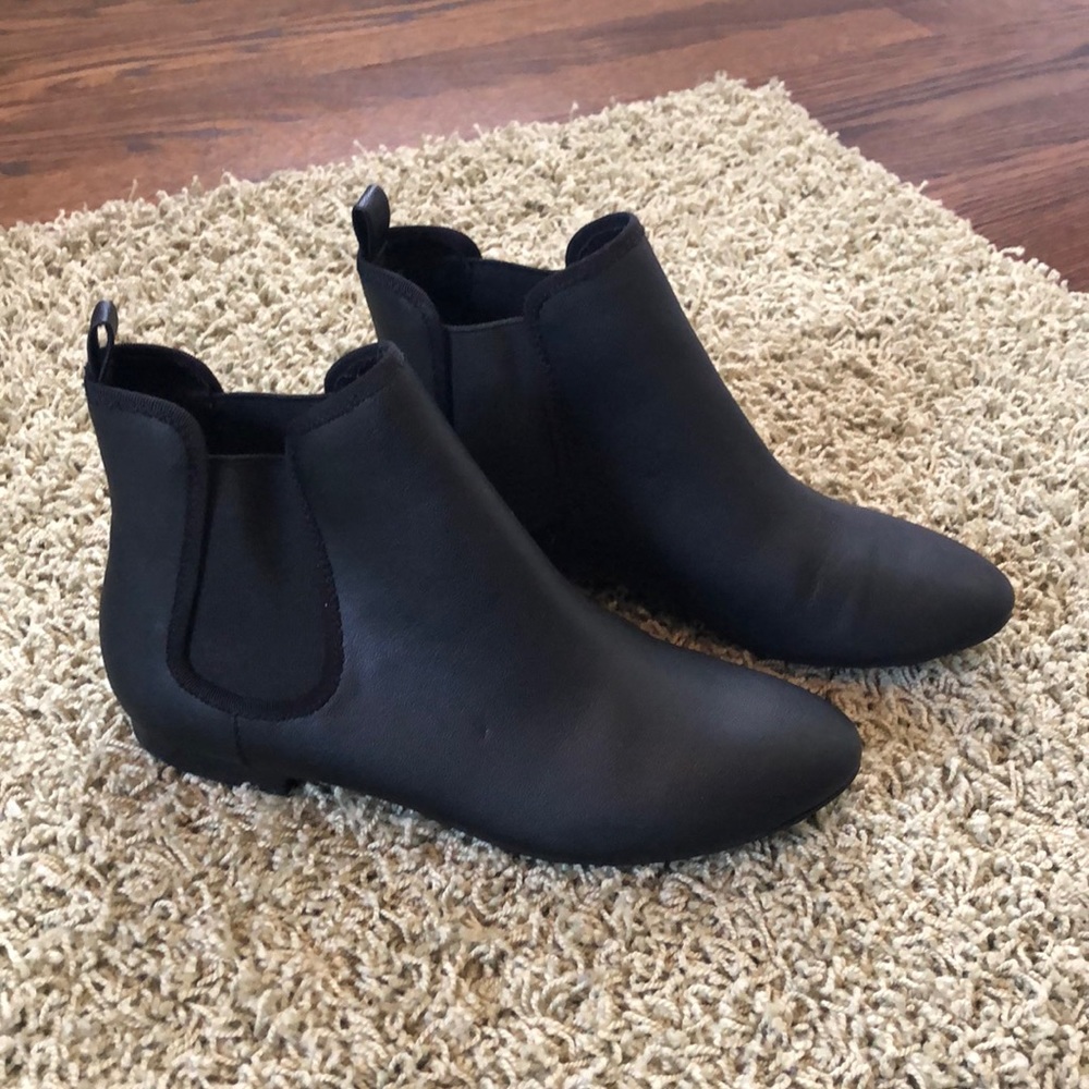 LIKE NEW Old Navy Black Booties
